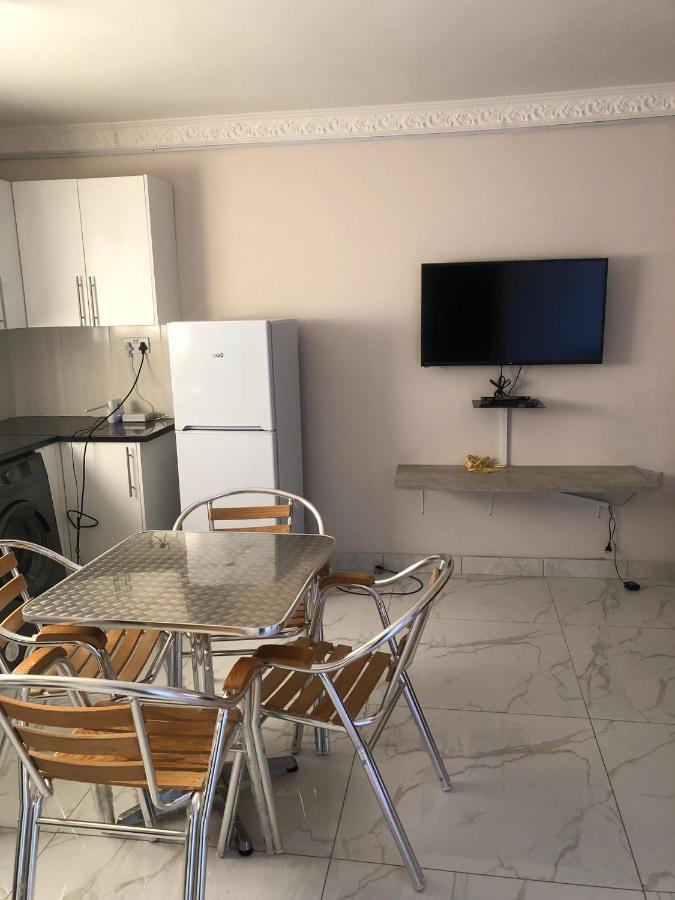 גאבורון Sekaka Fully Furnished Apartments מראה חיצוני תמונה